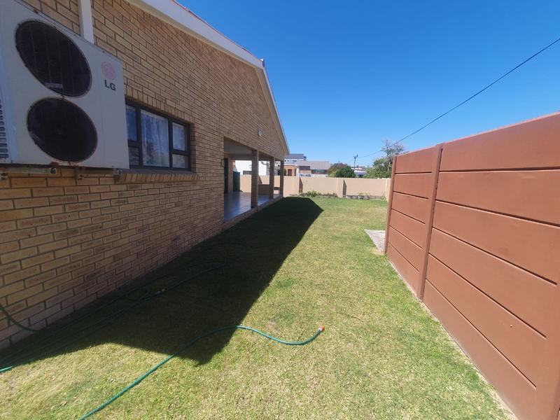 4 Bedroom Property for Sale in Franskraal Western Cape